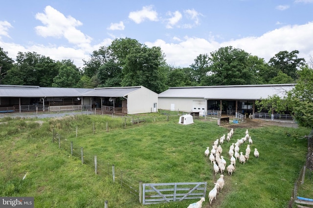 view of yard with an outdoor structure