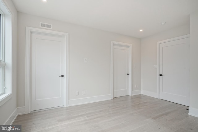 unfurnished room with light hardwood / wood-style flooring