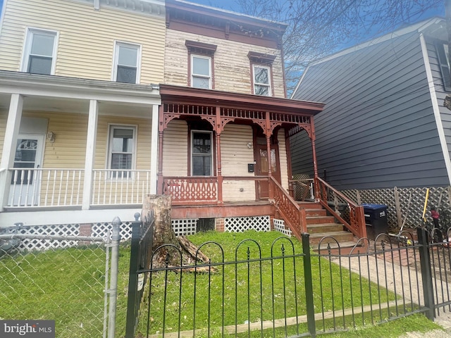 view of front of house featuring covered porch and a front yard