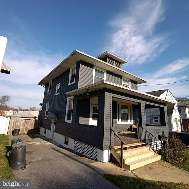 view of front of home featuring a porch