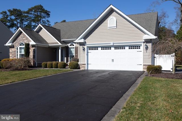 view of front of house featuring a front lawn and a garage