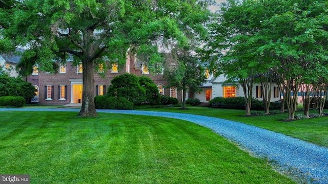 view of front facade with a front lawn