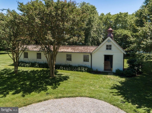 view of front of home with a front lawn