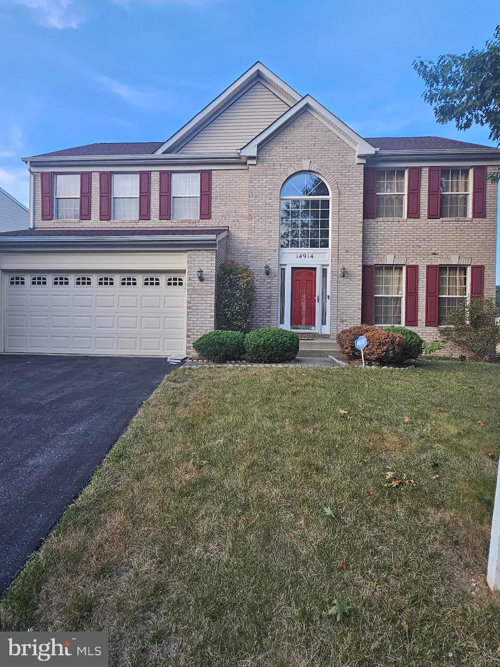 view of front facade with a front lawn and a garage