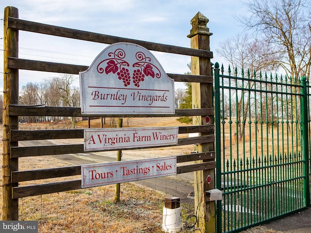4500 Winery Ln, Barboursville, VA 22923 - exterior details featuring fence