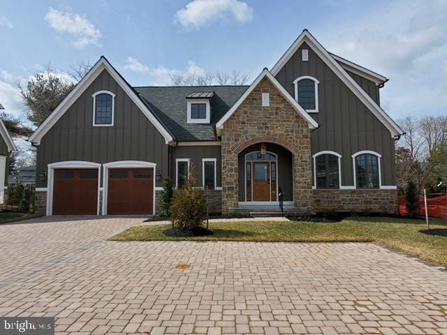 view of front of house with a front yard and a garage