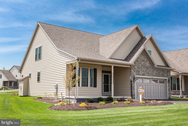 view of front of property featuring a front yard and a garage