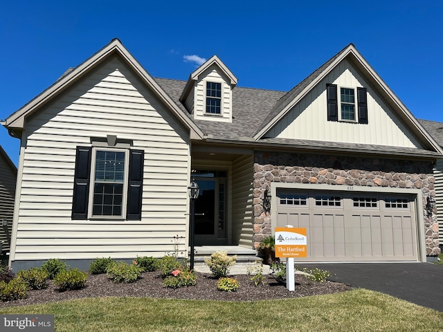 view of front facade with a garage