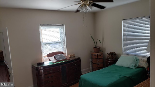 bedroom with ceiling fan