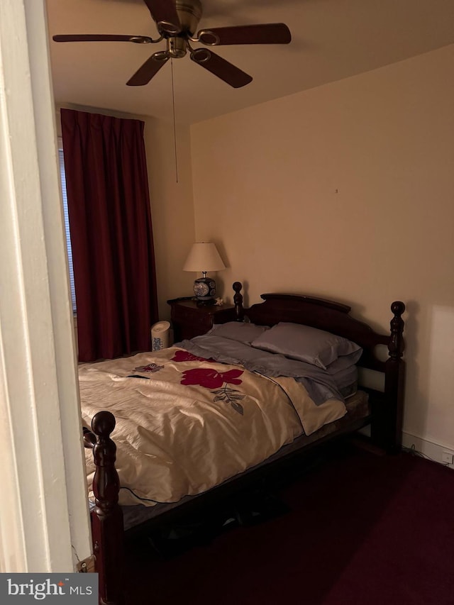 bedroom with ceiling fan