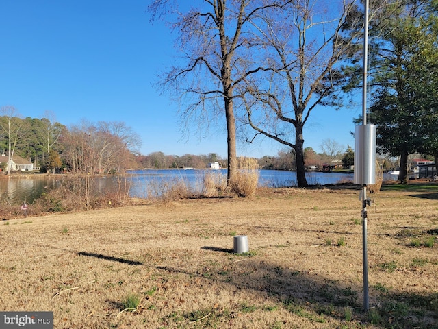 view of yard featuring a water view