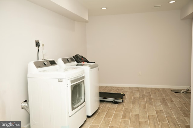 washroom featuring washing machine and clothes dryer