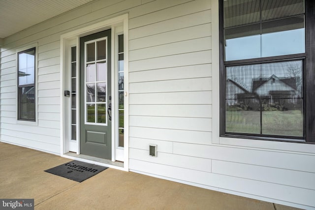 property entrance featuring a porch