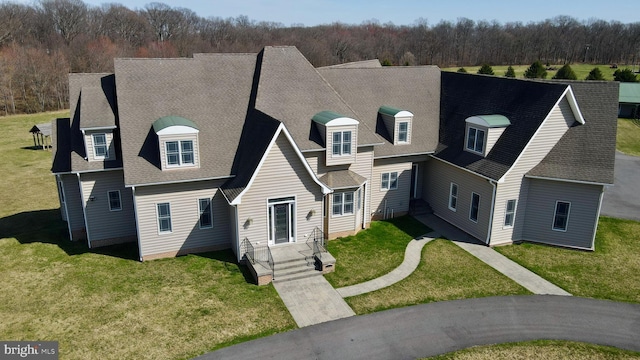 view of front of house featuring a front lawn