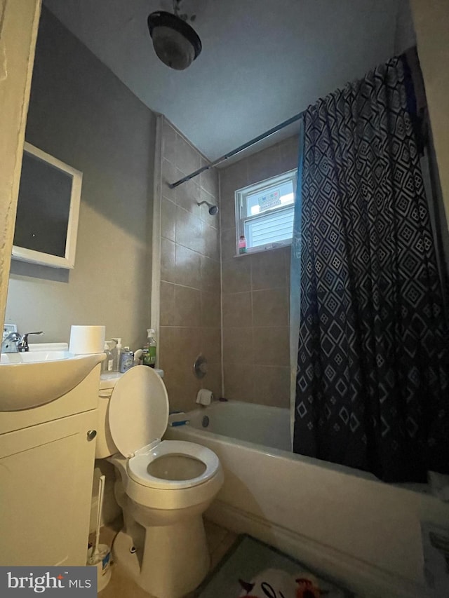 full bathroom with toilet, vanity, and shower / tub combo