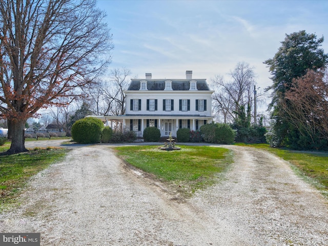 view of front of home featuring a front lawn