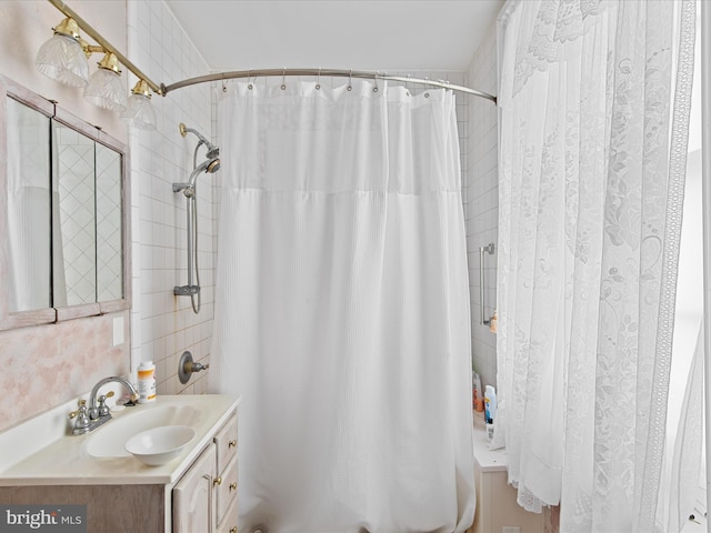 bathroom with vanity and shower / bath combo