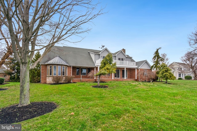 view of front of property featuring a front yard