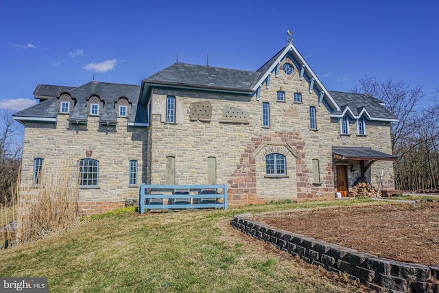 exterior space featuring a lawn