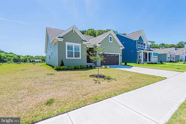 view of front of house featuring a front lawn