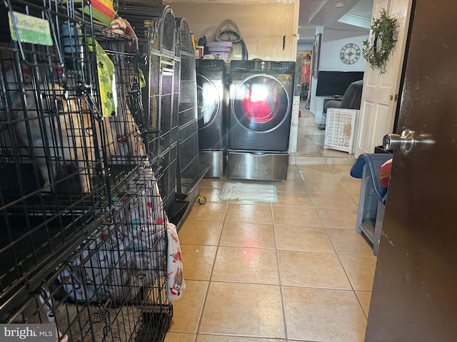 laundry area featuring washer / dryer and tile patterned floors