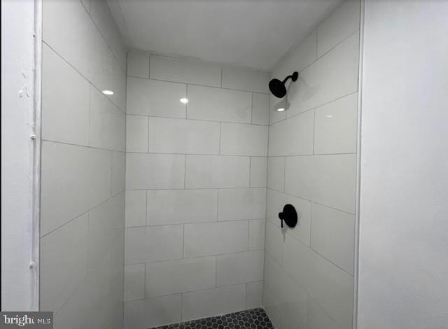 bathroom with a tile shower