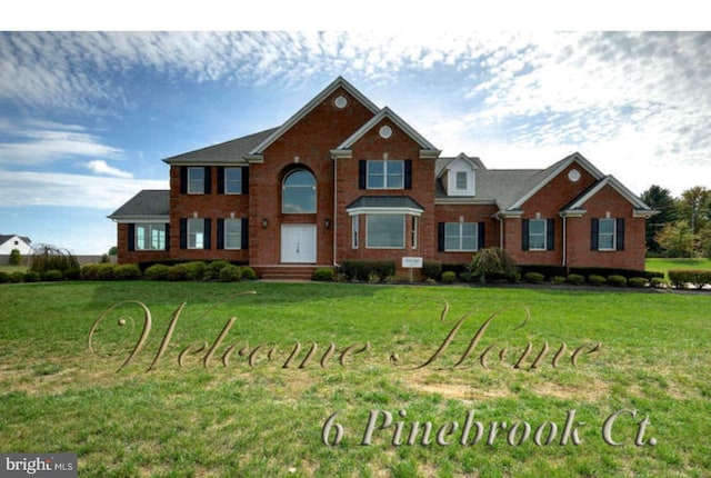 view of front of house featuring a front yard