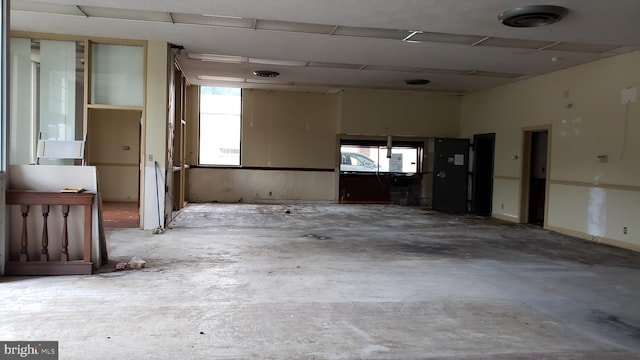 spare room featuring concrete floors