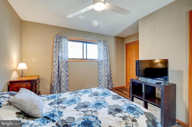 bedroom with dark hardwood / wood-style flooring, ceiling fan, and a closet