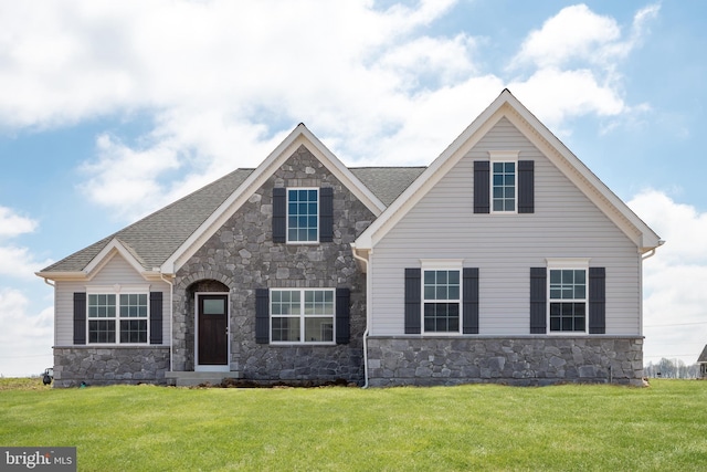 view of front facade with a front yard