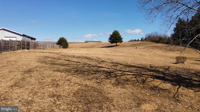 view of yard featuring a rural view