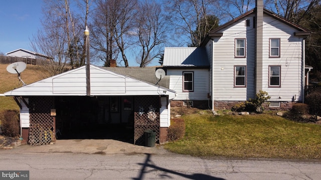 view of front of home with a front yard and a garage