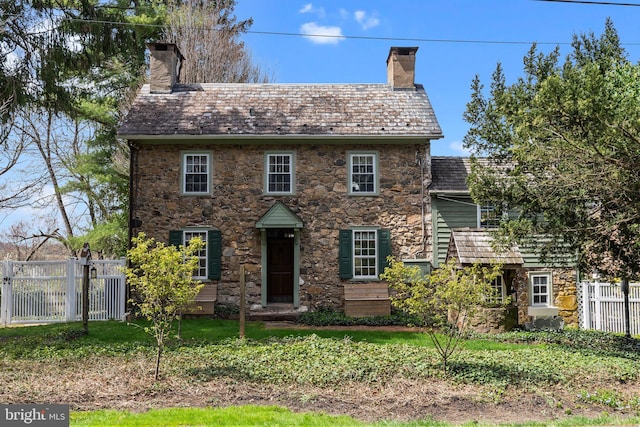 view of colonial inspired home