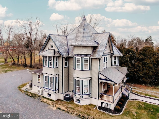 view of front facade featuring a porch