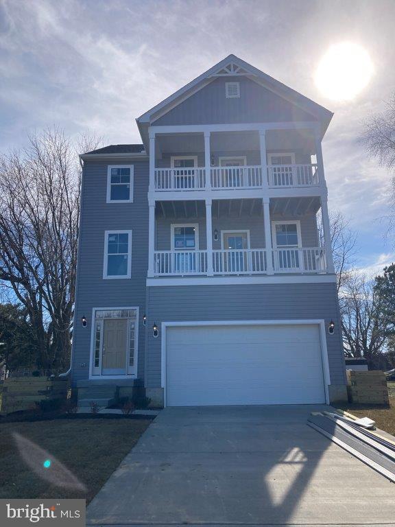 view of front of house featuring a balcony and a garage