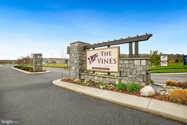 view of community / neighborhood sign