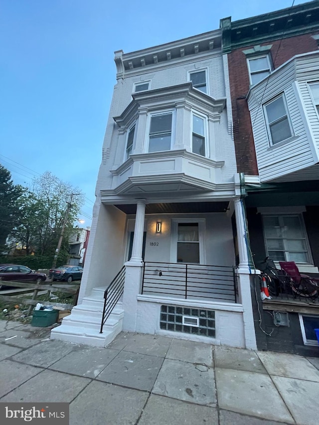 view of front of house with covered porch