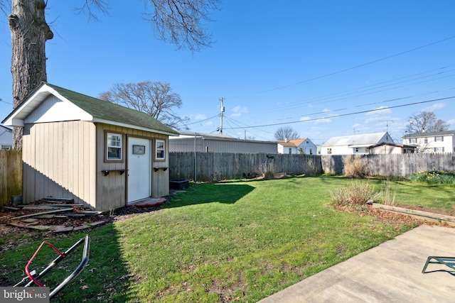 view of yard with a storage shed