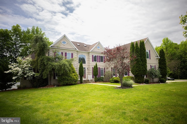 view of front facade with a front yard