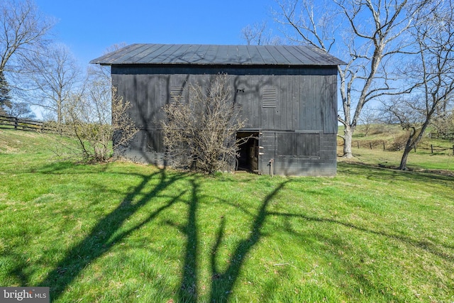 view of outdoor structure featuring a yard