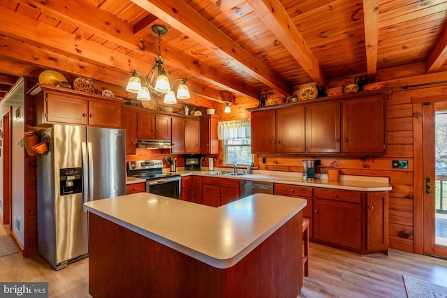 kitchen featuring appliances with stainless steel finishes, light wood-type flooring, a kitchen island, and sink