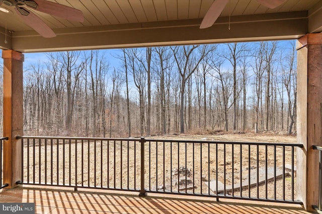 deck with ceiling fan