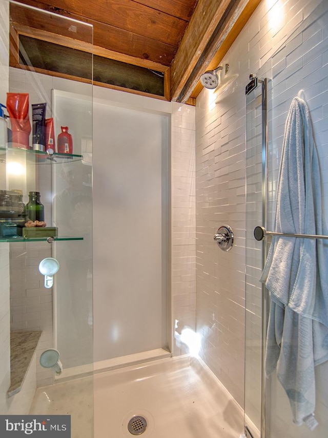 bathroom featuring wood ceiling and tiled shower