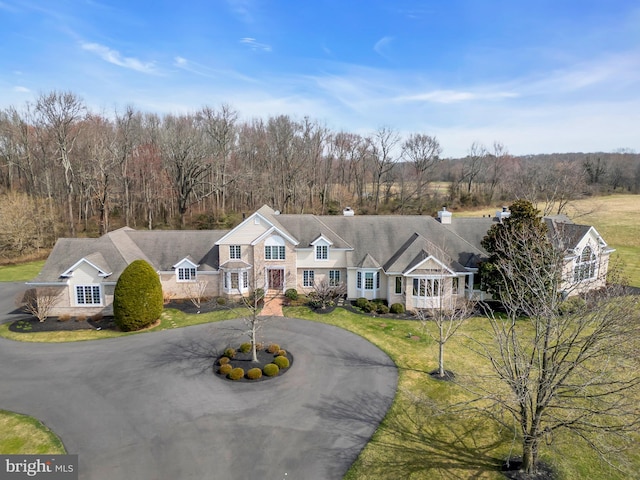 view of front of house featuring a front yard