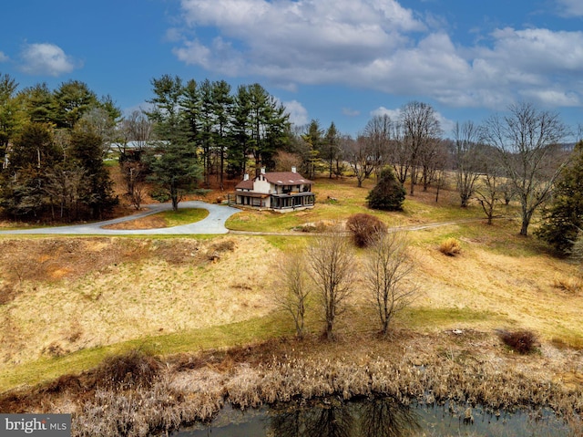 view of yard featuring a water view