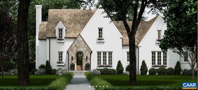 view of front facade with a front yard