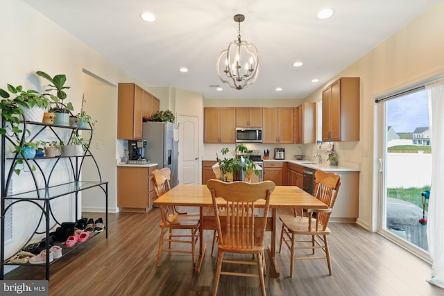 dining room featuring an inviting chandelier, light hardwood / wood-style flooring, and sink