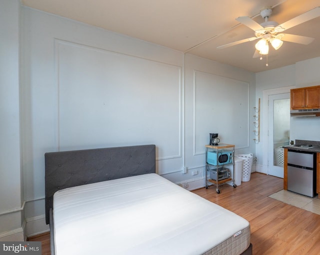 bedroom with light hardwood / wood-style floors and ceiling fan