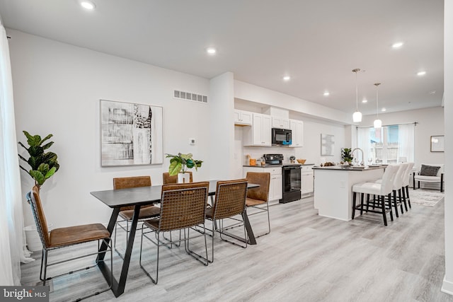 dining room with light hardwood / wood-style floors