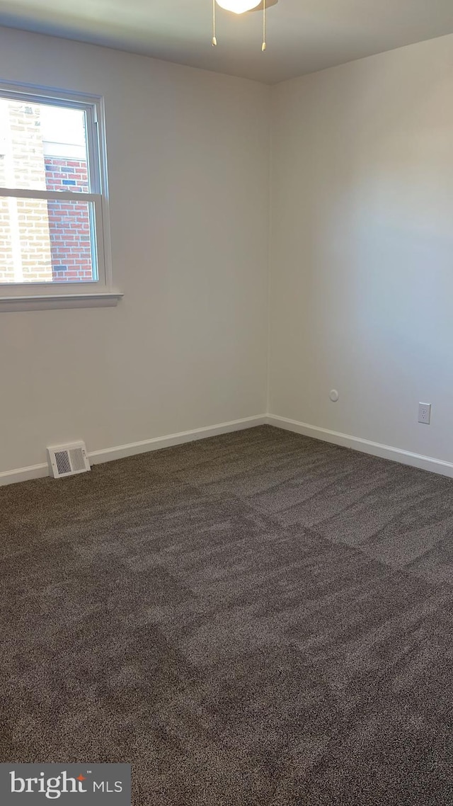 carpeted empty room featuring ceiling fan